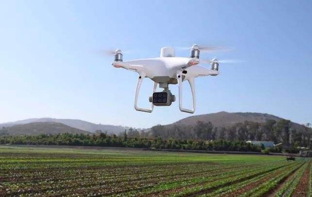 無(wú)人機(jī)GPS空中定位RTK和PPK技術(shù)原理分析插圖2 無(wú)人機(jī)RTK作業(yè)