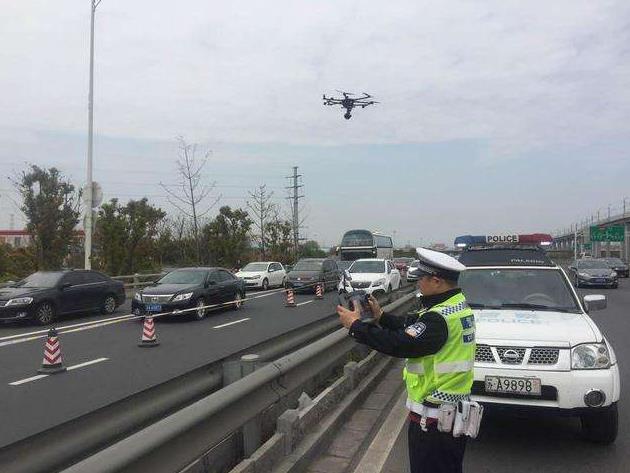 “無(wú)人機(jī)交警”助力智慧交通插圖2 無(wú)人機(jī)執(zhí)法常態(tài)化