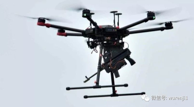 掛載79式?jīng)_鋒槍的無人機插圖 掛載79式?jīng)_鋒槍的無人機