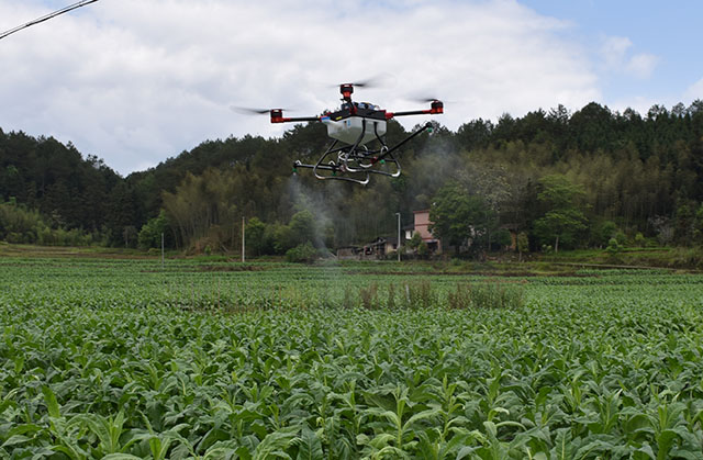 教你選對(duì)植保無(wú)人機(jī)噴頭插圖1 植保無(wú)人機(jī)壓力噴頭與離心噴頭的優(yōu)劣
