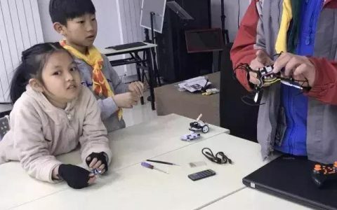 無人機編程-讓孩子在玩中學習無人機的編程！