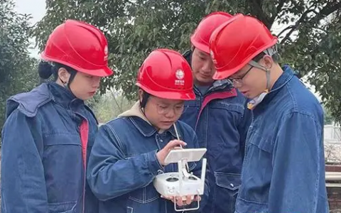 電網(wǎng)女飛手楊嘉妮，29歲成為無(wú)人機(jī)巡檢工作的行家里手
