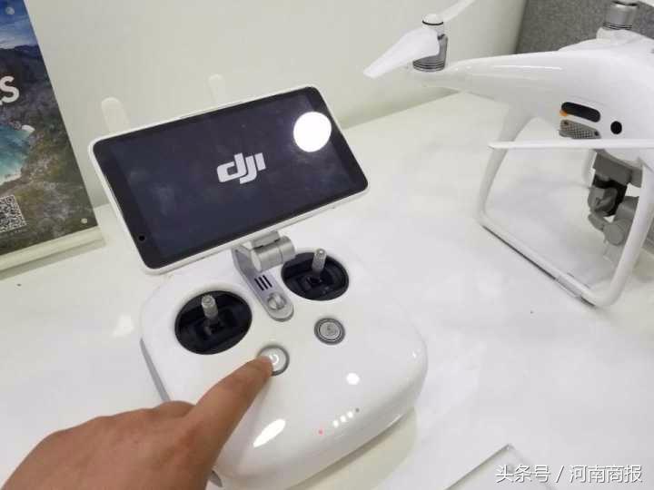 出租大疆無人機(jī)有什么利潤嗎(出租無人機(jī)一個(gè)月能賺上萬元)插圖 80后小伙兒鄭州做這種生意 出租無人機(jī)一個(gè)月能賺上萬元