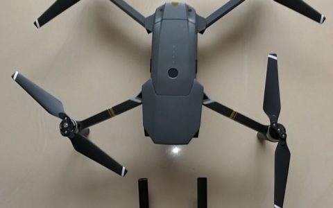 大疆御無人機遙控器怎么開關機（大疆無人機小白上手操作指南）