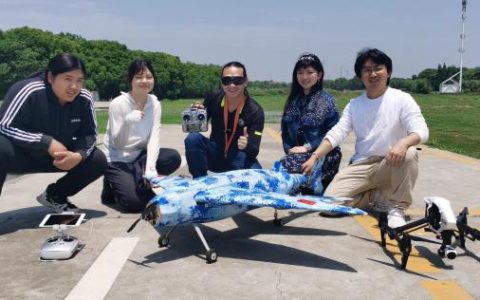 同濟(jì)大學(xué)師生模仿飛魚，研制出新型無人機(jī)，(空中滑翔的“機(jī)器飛魚”？)