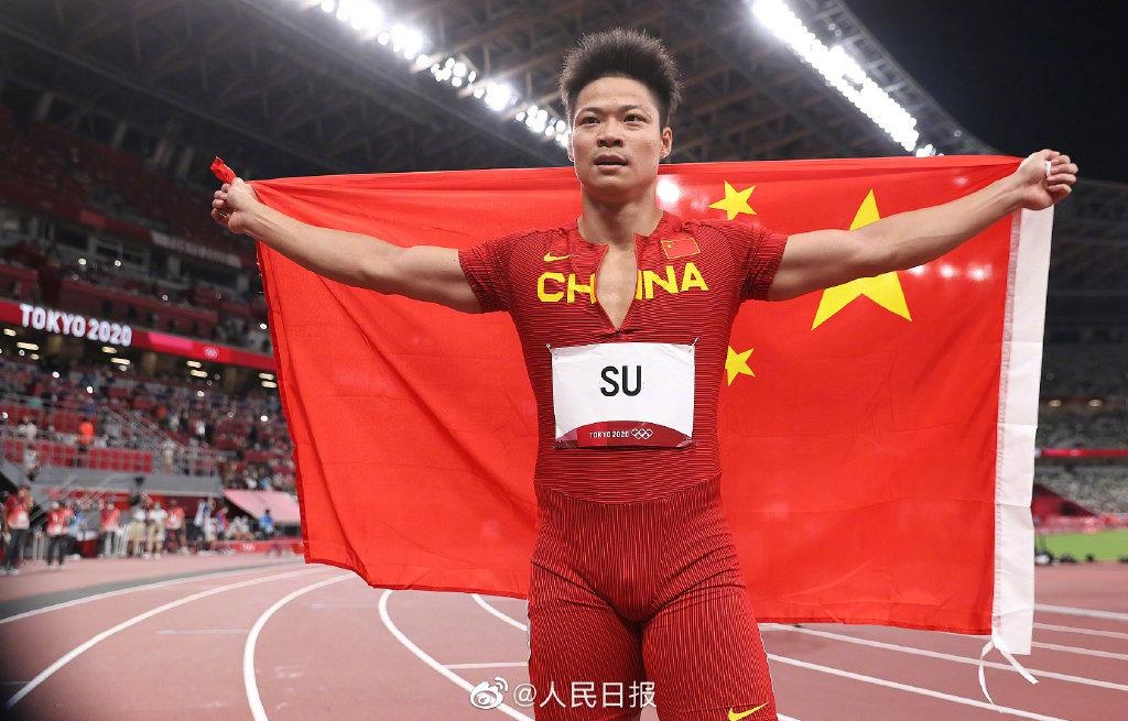 蘇炳添擔任奧運閉幕式中國隊旗手插圖 蘇炳添擔任奧運閉幕式中國隊旗手