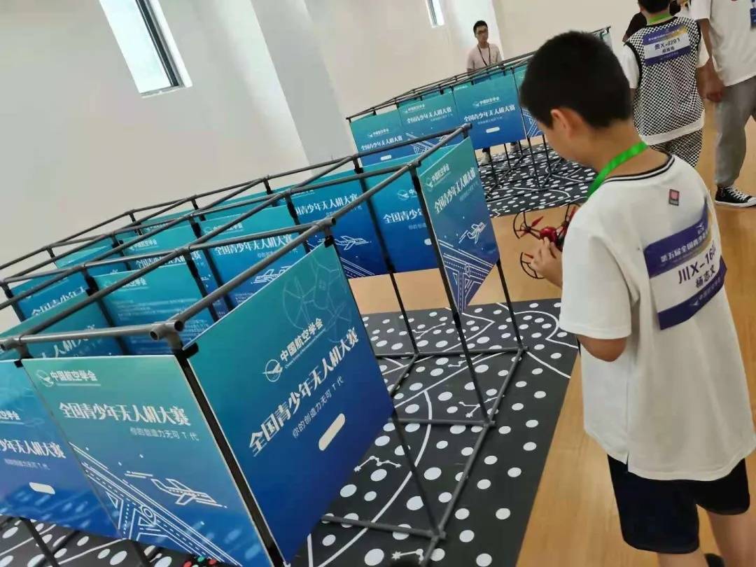 小小少年，大顯“身手”成都兩少年榮獲全國青少年無人機(jī)大賽二等獎