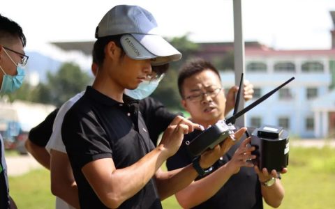 科比特?zé)o人機(jī)學(xué)院3人同行1人免單，飛手培訓(xùn)年底沖量！