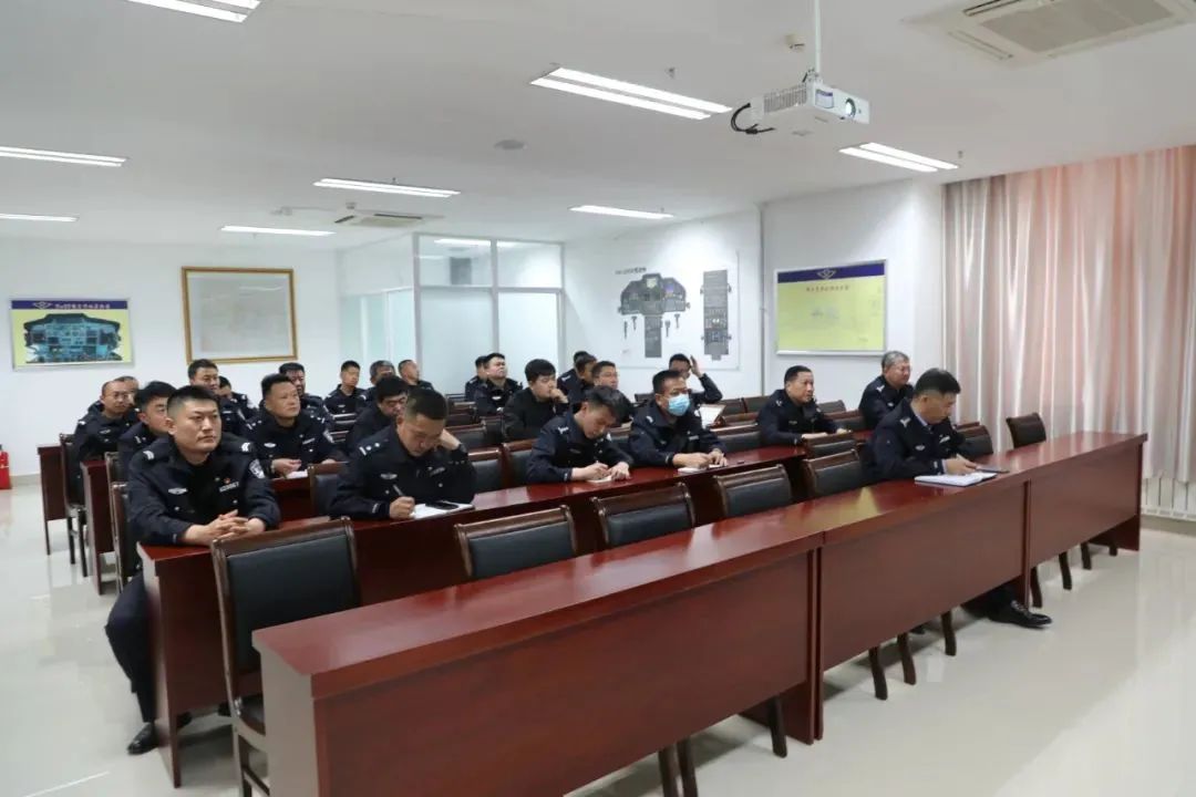 鄂爾多斯“直升機+無人機”動態(tài)巡查違法采礦行為插圖1 圖片