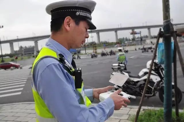 系留無人機(jī)交警應(yīng)用(留無人機(jī)空地一體交警執(zhí)勤)插圖2 圖片