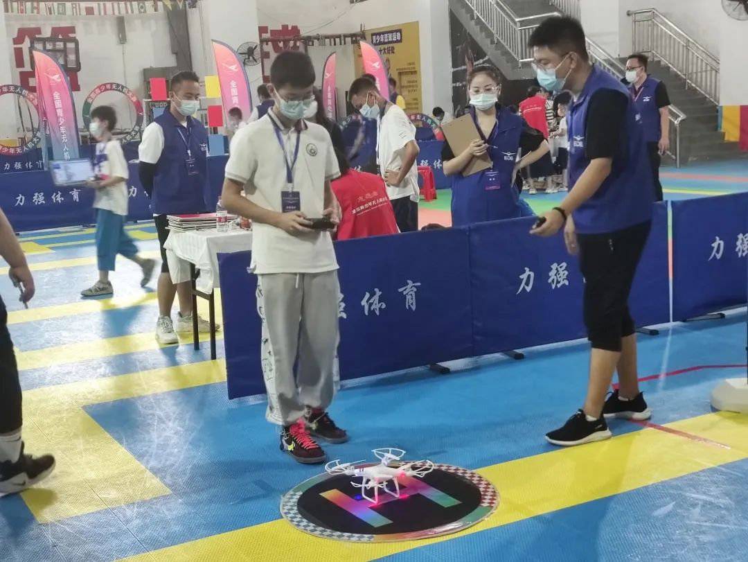自貢青少年無人機(jī)衡川學(xué)子斬獲全國青少年無人機(jī)大賽一等獎插圖1 自貢青少年無人機(jī)衡川學(xué)子斬獲全國青少年無人機(jī)大賽一等獎