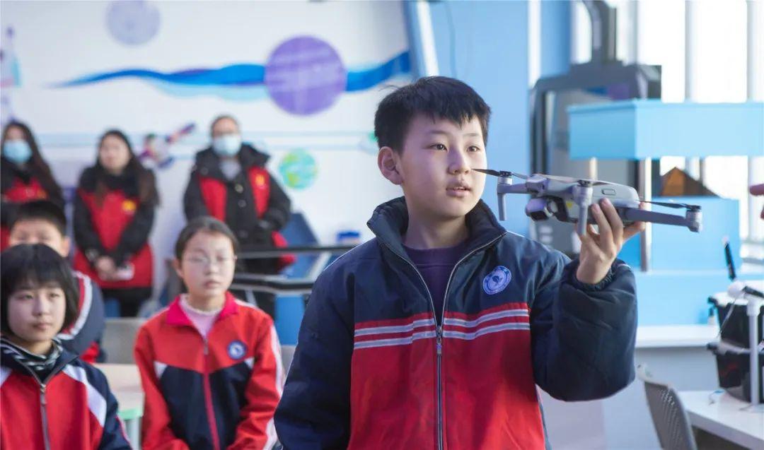 河北保定淶源燕趙學(xué)校青少年無(wú)人機(jī)科普插圖4 河北保定淶源燕趙學(xué)校青少年無(wú)人機(jī)科普
